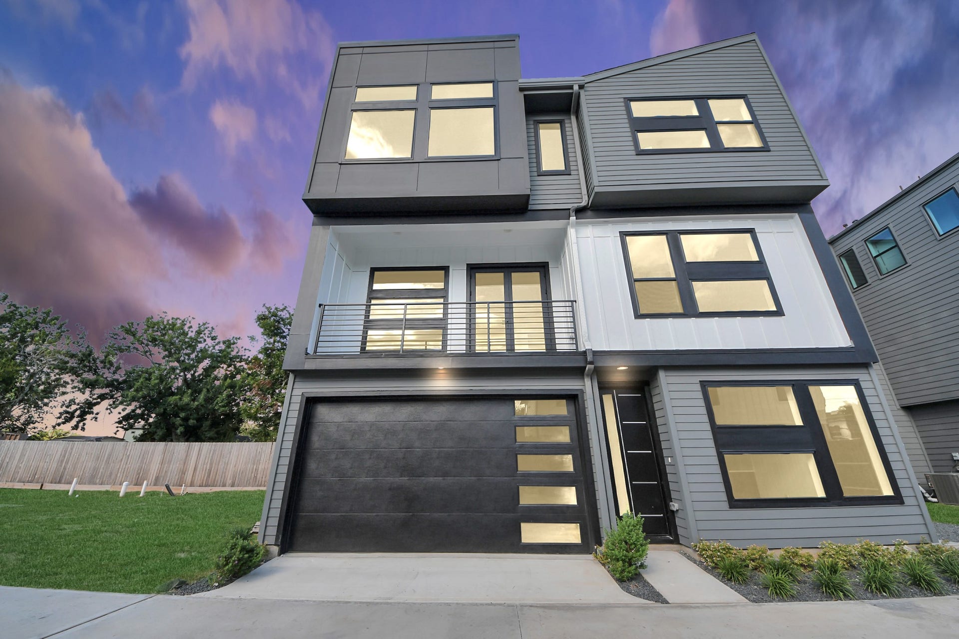 5030 Mallow Street, #A/B, Houston, TX 77033 Welcome to 5030 Mallow St. Unit A/B