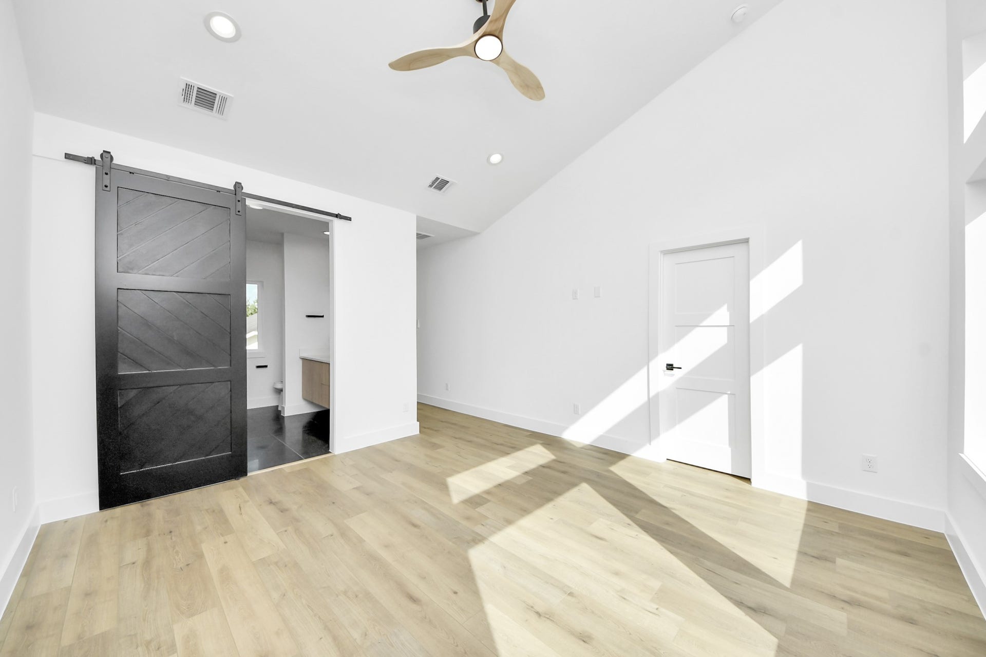 5030 Mallow Street, #A/B, Houston, TX 77033 Unit B - Primary bedroom