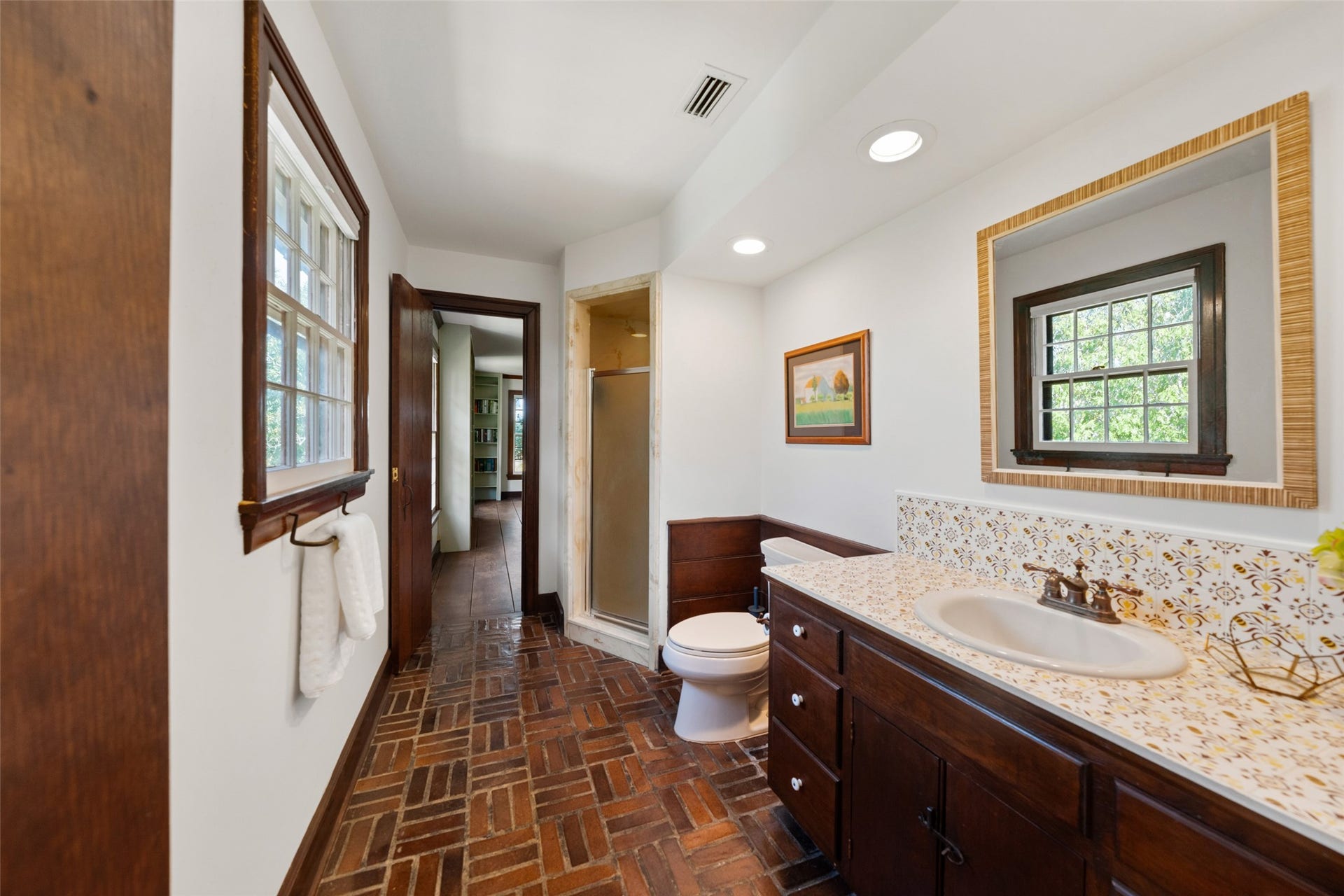 38914 Sampson Road, Brookshire, TX 77423 A thoughtfully designed guest bath with a walk-in shower and timeless details that complement the character of the home.