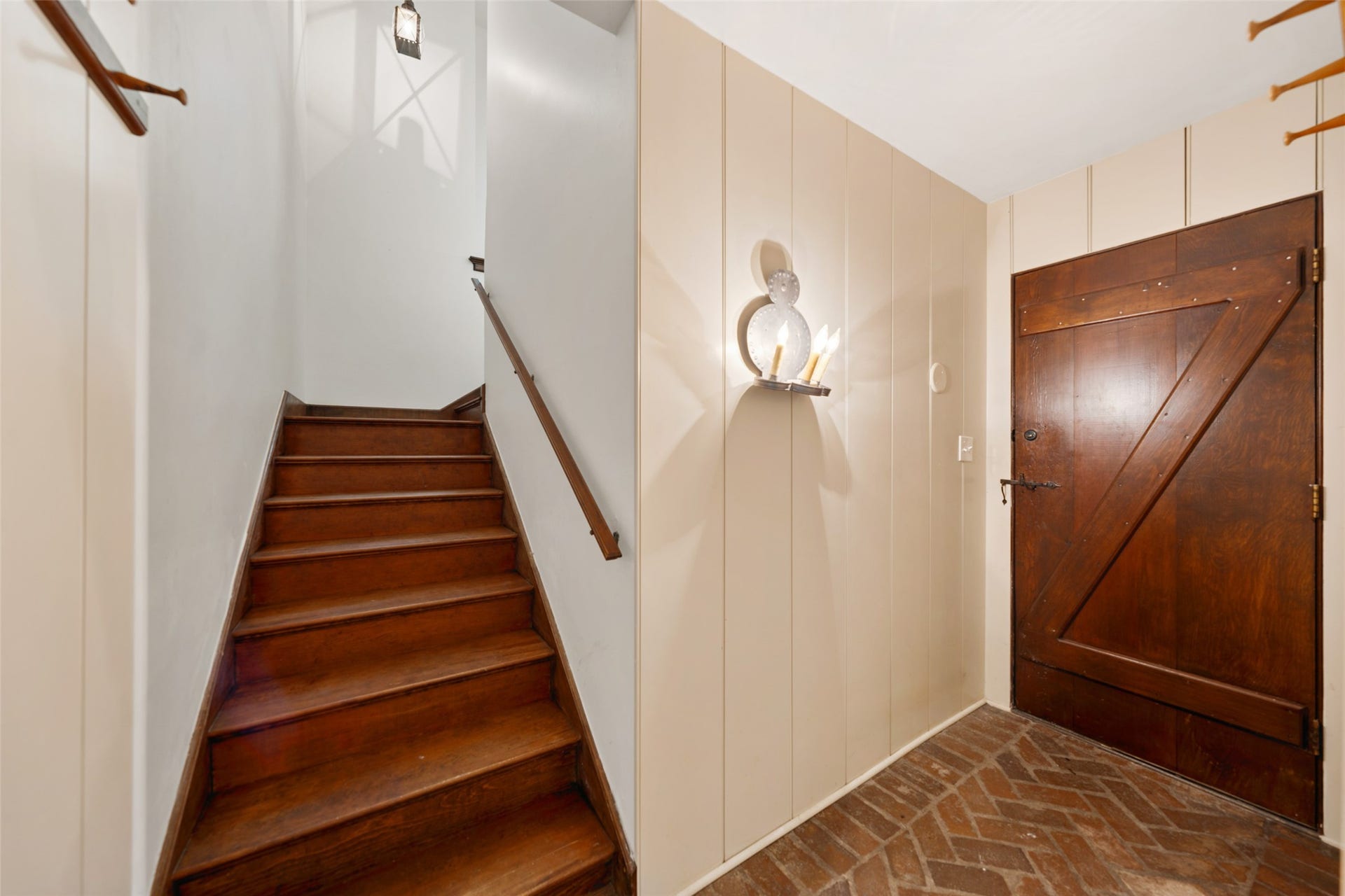 38914 Sampson Road, Brookshire, TX 77423 A private staircase leads to the guest suite tucked above the garage.