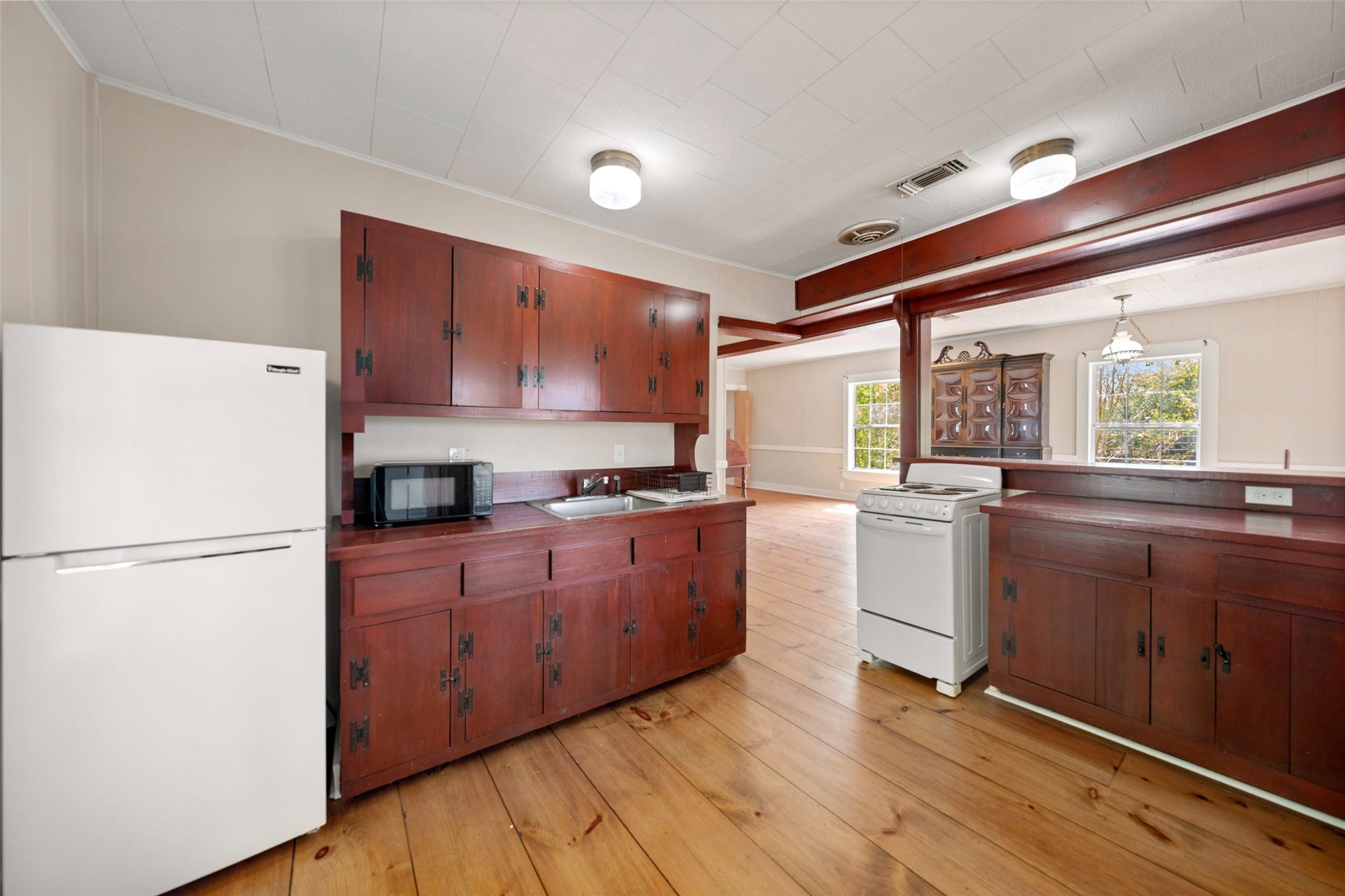 38914 Sampson Road, Brookshire, TX 77423 Guest house kitchen