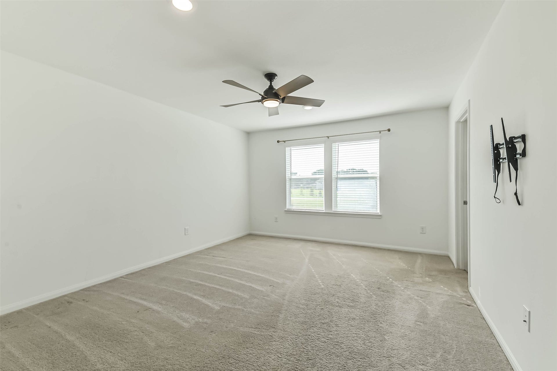 25631 Balsamroot Drive, Magnolia, TX 77355 Spacious primary bedroom is located upstairs.