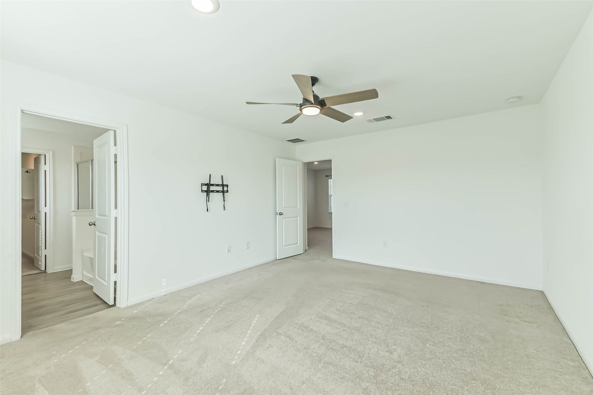 25631 Balsamroot Drive, Magnolia, TX 77355 Primary bedroom with ensuite bathroom.