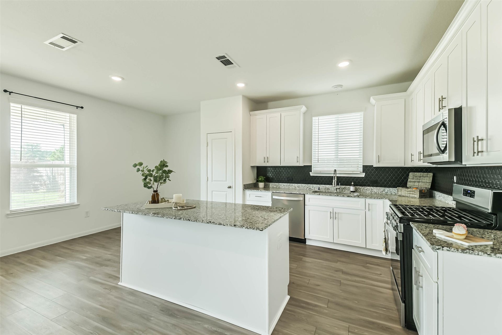 25631 Balsamroot Drive, Magnolia, TX 77355 Another view of the kitchen and pantry.