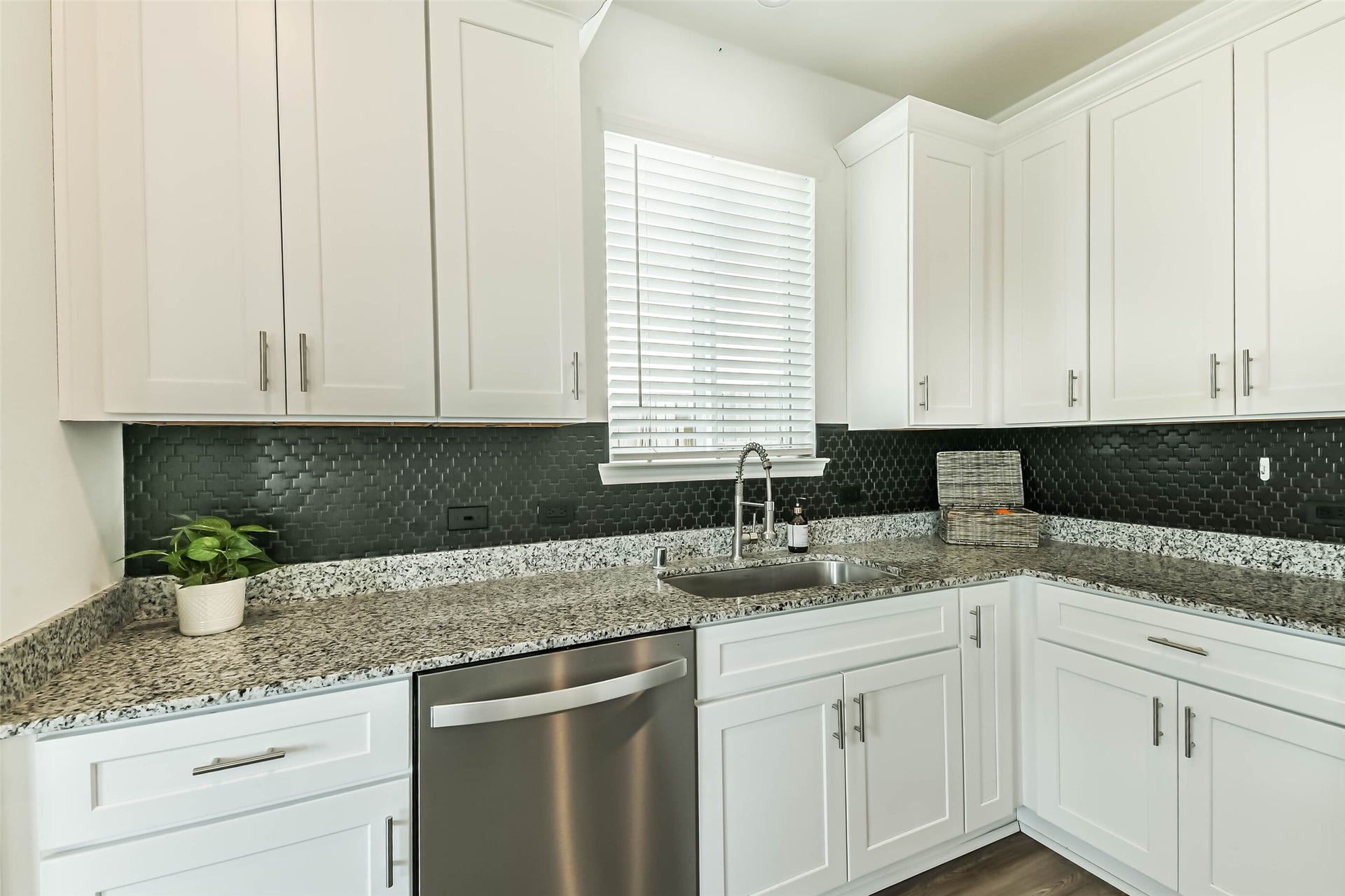 25631 Balsamroot Drive, Magnolia, TX 77355 There is plenty of counter space for all your culinary escapades.