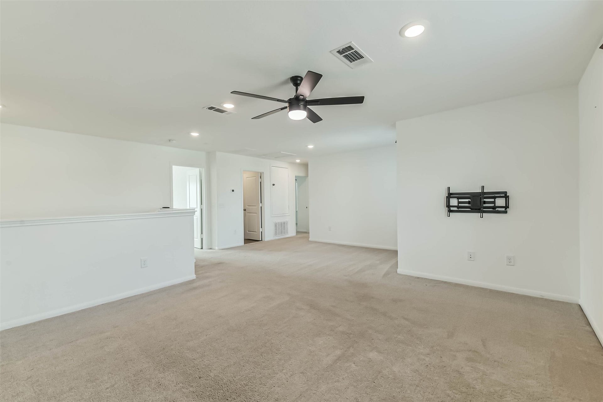 25631 Balsamroot Drive, Magnolia, TX 77355 The upstairs living area with modern ceiling fan, carpet, and upgraded lighting.