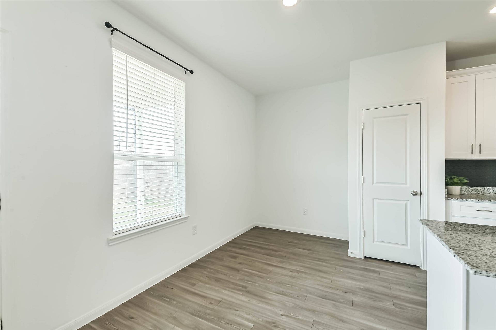 25631 Balsamroot Drive, Magnolia, TX 77355 Kitchen space could be utilized as a breakfast nook.