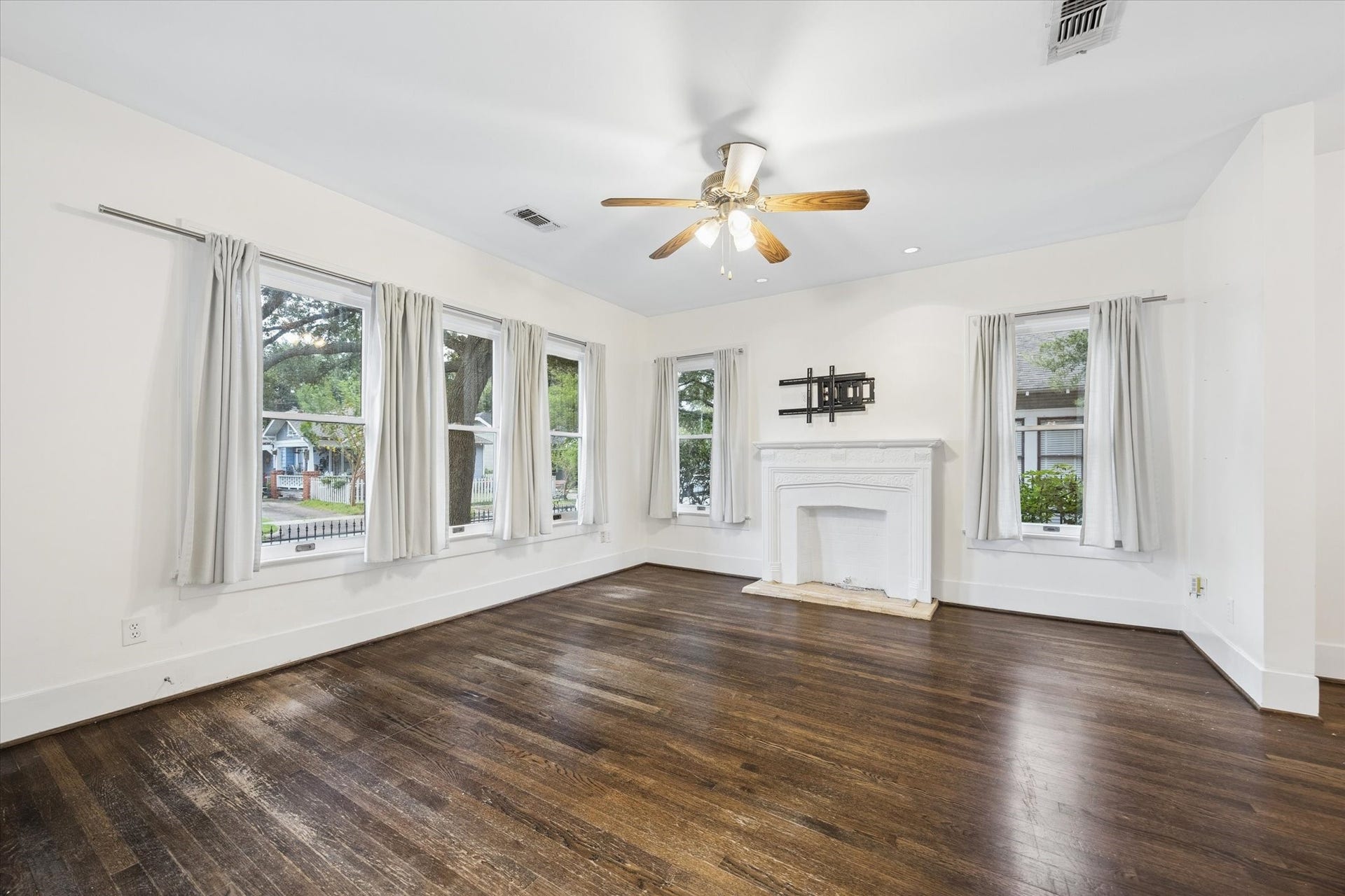 1103 Walling Street, Houston, TX 77009 1103 Walling Street, Houston, TX 77009