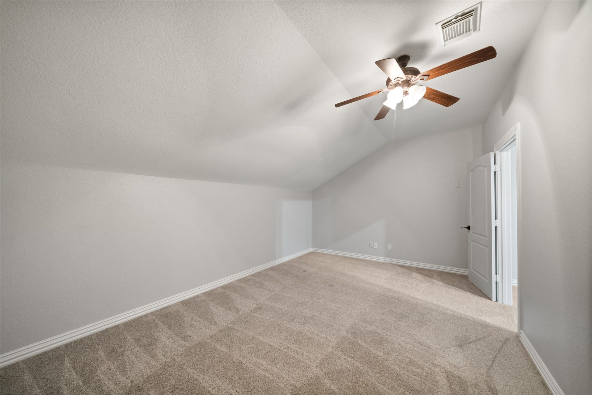 13601 Falcon Court, Montgomery, TX 77356 13601 Falcon Court, Montgomery, TX 77356