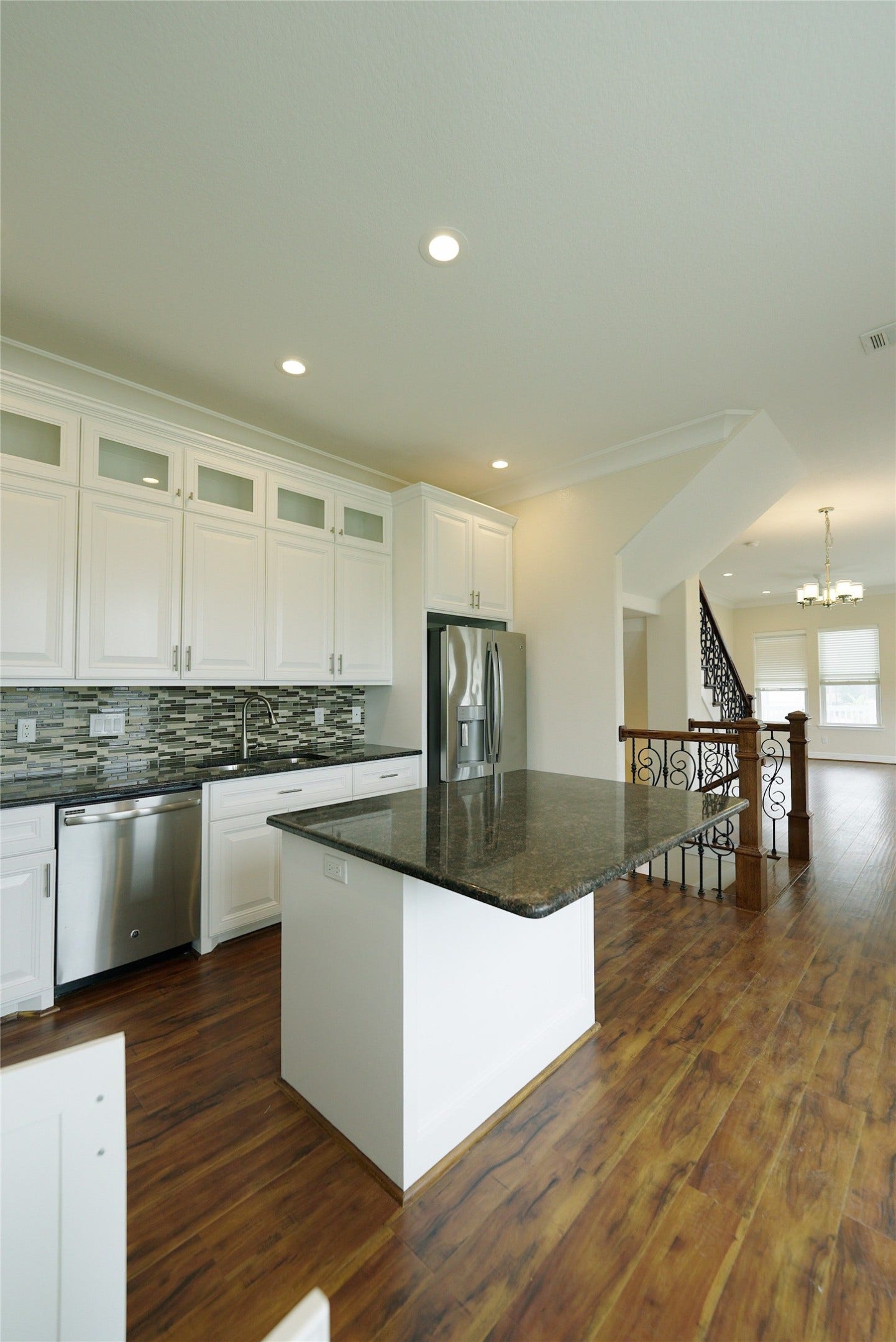 1013 10th Street, Galveston, TX 77550 Stunning kitchen with elegant hardwood floors and modern finishes. Currently tenant occupied.