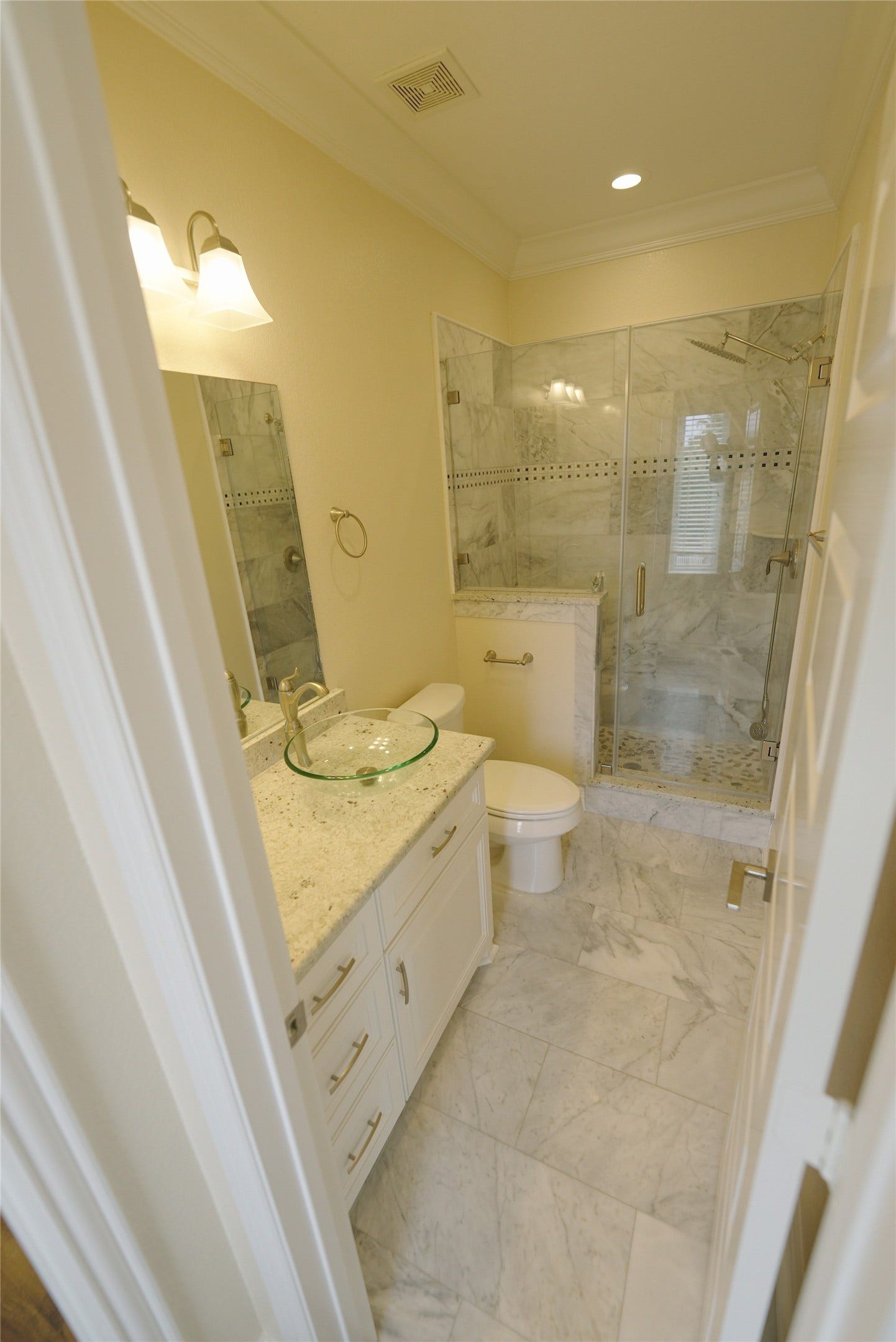1013 10th Street, Galveston, TX 77550 Luxurious guest bathroom featuring elegant marble finishes. Currently tenant occupied.