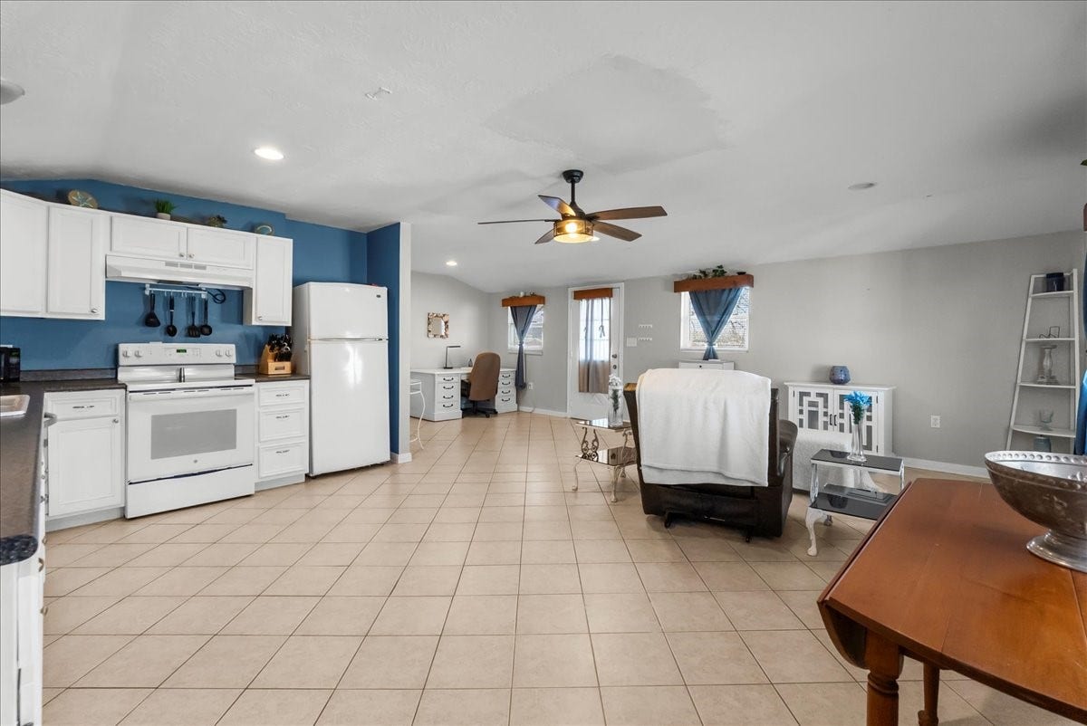 711 10th Street, Dickinson, TX 77539 Large kitchen open to living room