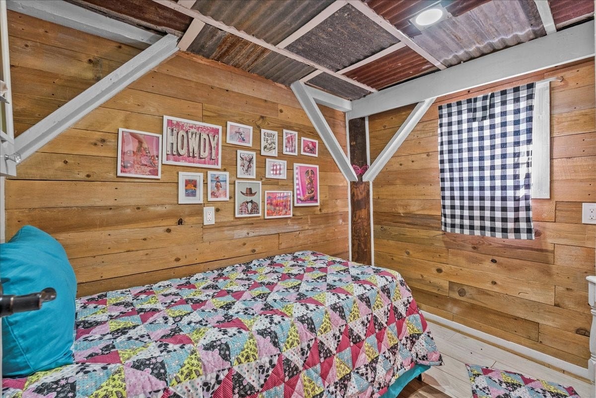 711 10th Street, Dickinson, TX 77539 Downstairs bedroom 2