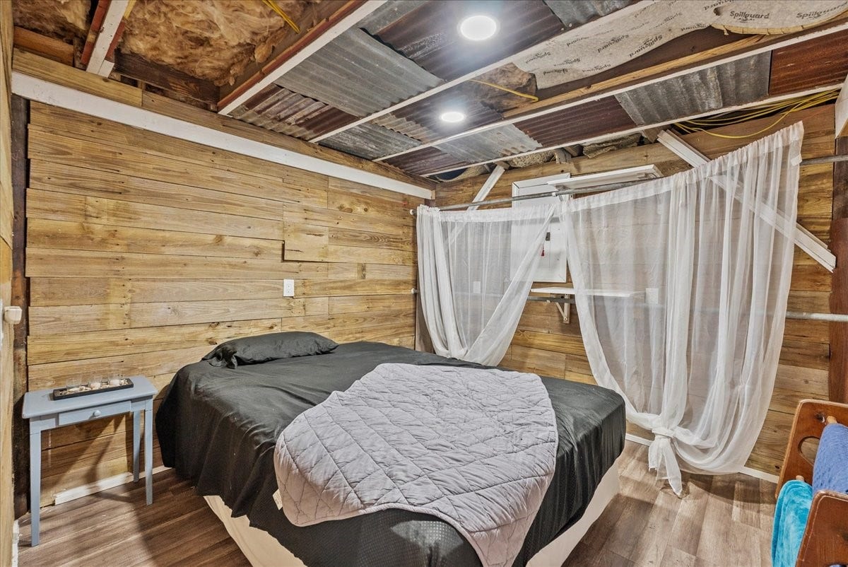711 10th Street, Dickinson, TX 77539 Downstairs bedroom 3