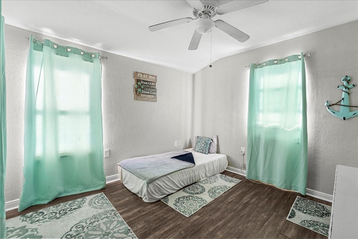 711 10th Street, Dickinson, TX 77539 Bedroom 2