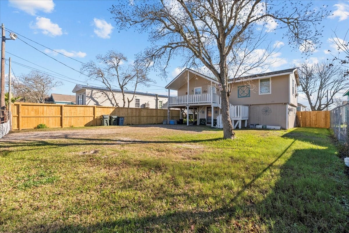 711 10th Street, Dickinson, TX 77539 711 10th Street, Dickinson, TX 77539