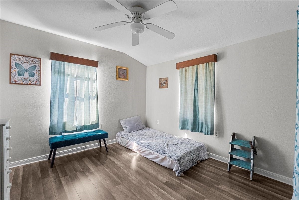 711 10th Street, Dickinson, TX 77539 Bedroom 1