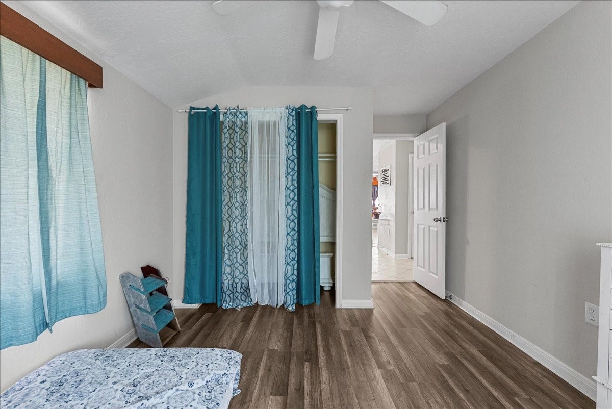 711 10th Street, Dickinson, TX 77539 Bedroom 1