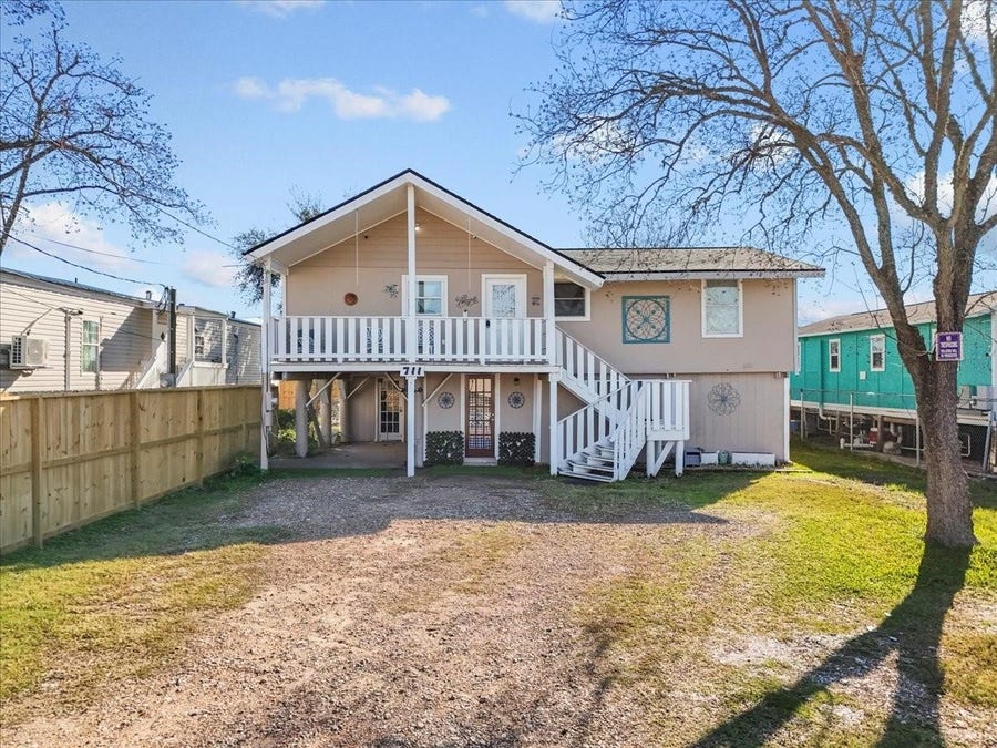 Property photo for 711 10th Street, Dickinson, TX