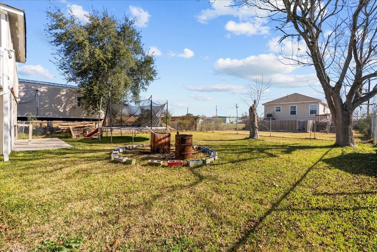 711 10th Street, Dickinson, TX 77539 711 10th Street, Dickinson, TX 77539