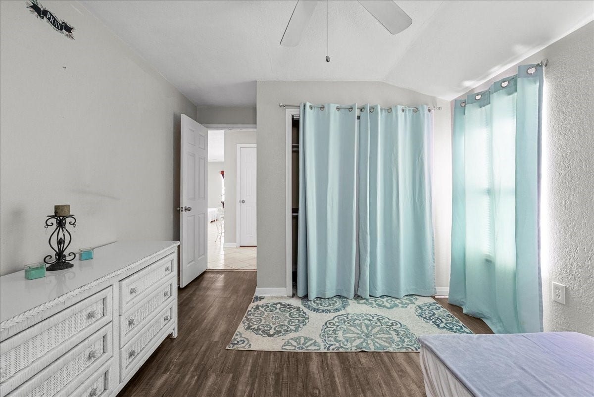711 10th Street, Dickinson, TX 77539 Bedroom 2