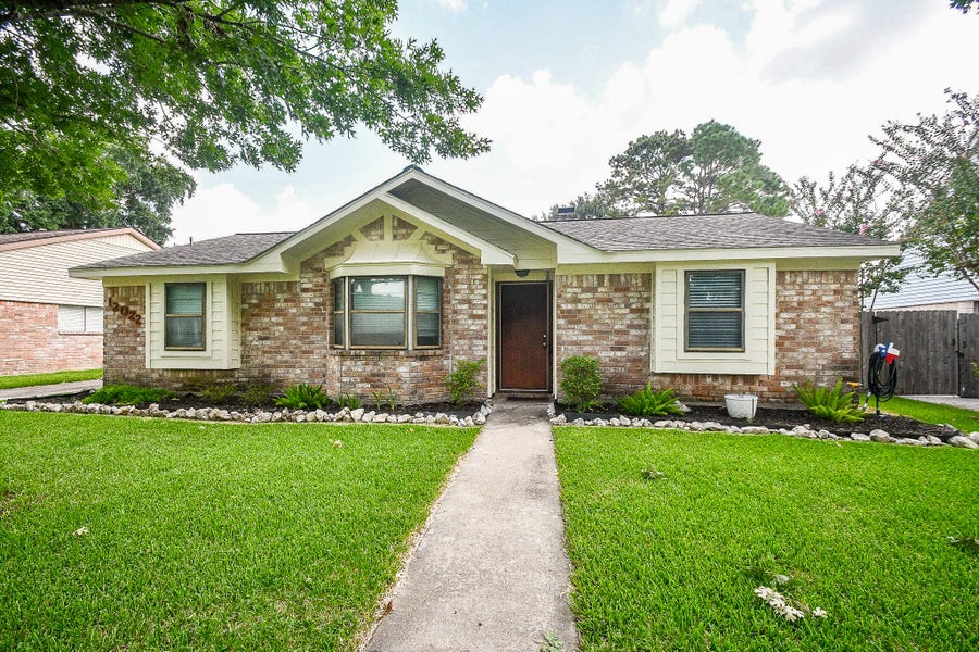 Property photo for 12022 Scottsdale Drive, Meadows Place, TX