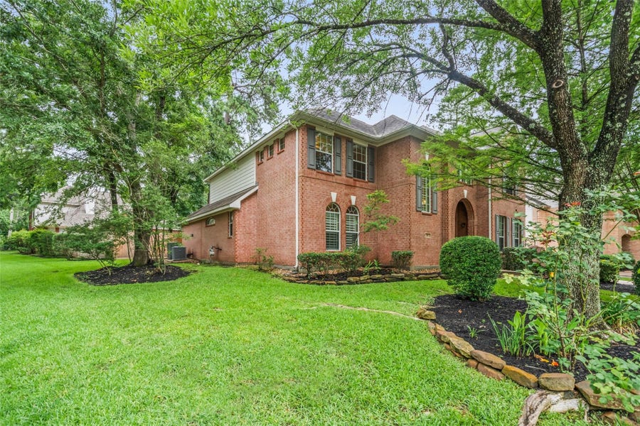 Property photo for 10 Dove Trace Circle, The Woodlands, TX