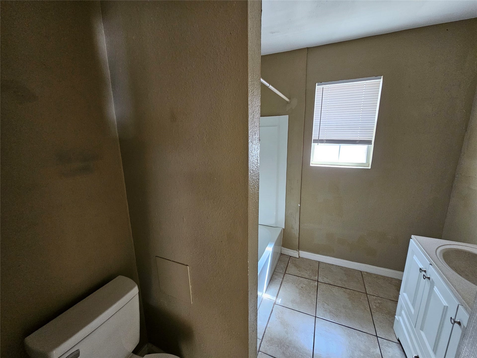 1502 Oleander Drive, #A, La Marque, TX 77568 1502 Unit A Bathroom