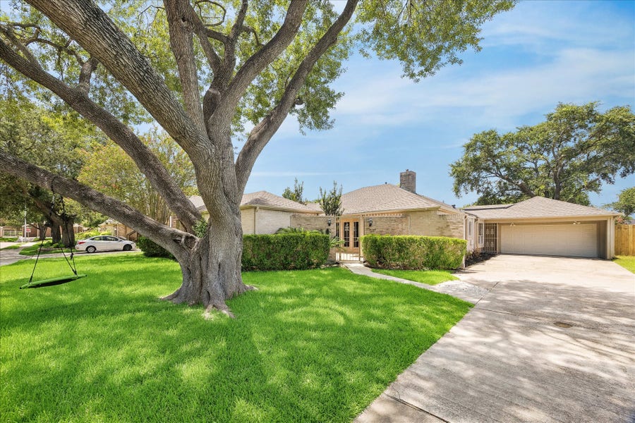 Property photo for 7618 Bankside Drive, Houston, TX