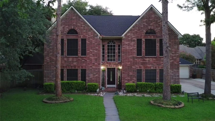 Property photo for 9726 New Kent Drive, Sugar Land, TX