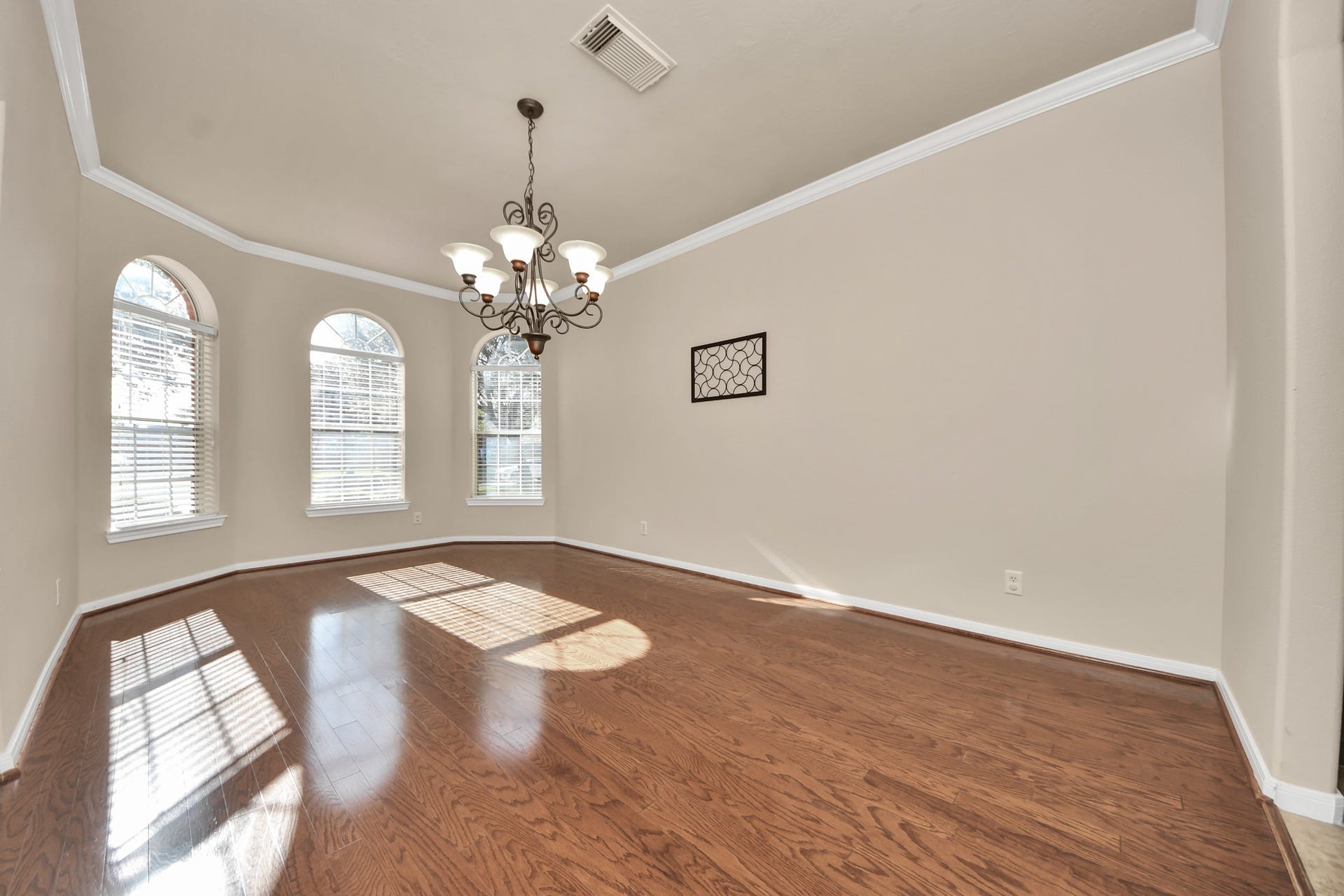 17418 Memorial Mills Drive, Spring, TX 77379 The formal dining is complete with crown molding and private access to the kitchen.
