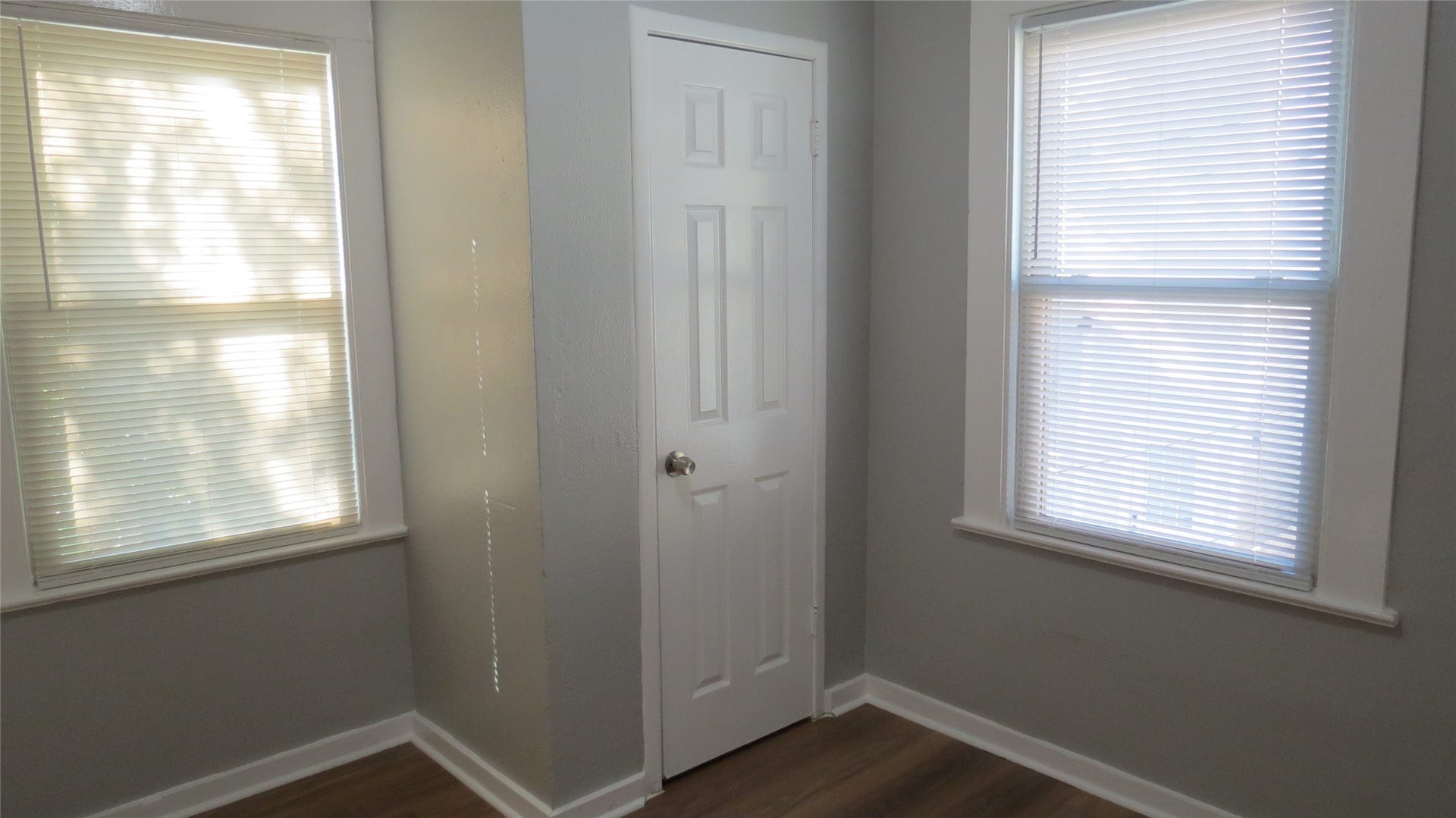 2809 Ball Street, #2, Galveston, TX 77550 LIVING ROOM