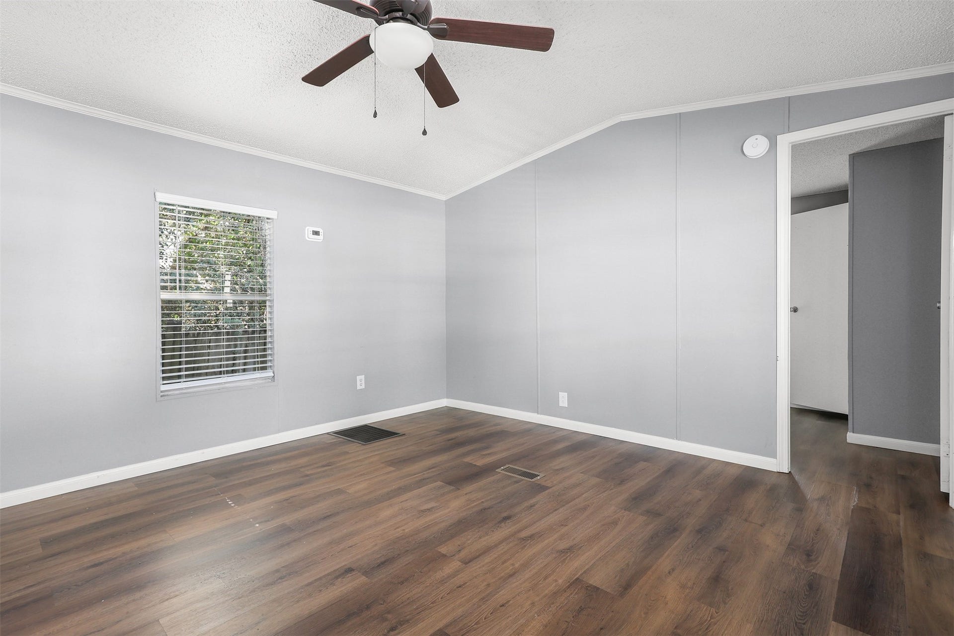 2222 N Austin Avenue, #5, Pearland, TX 77581 2222 N Austin Avenue, #5, Pearland, TX 77581