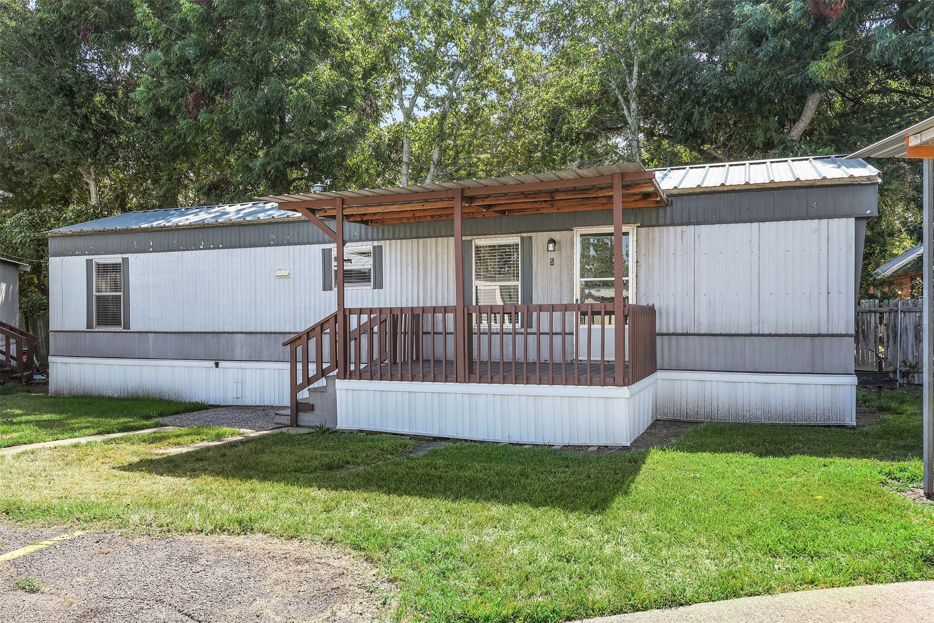 2222 N Austin Avenue, #5, Pearland, TX 77581 2222 N Austin Avenue, #5, Pearland, TX 77581