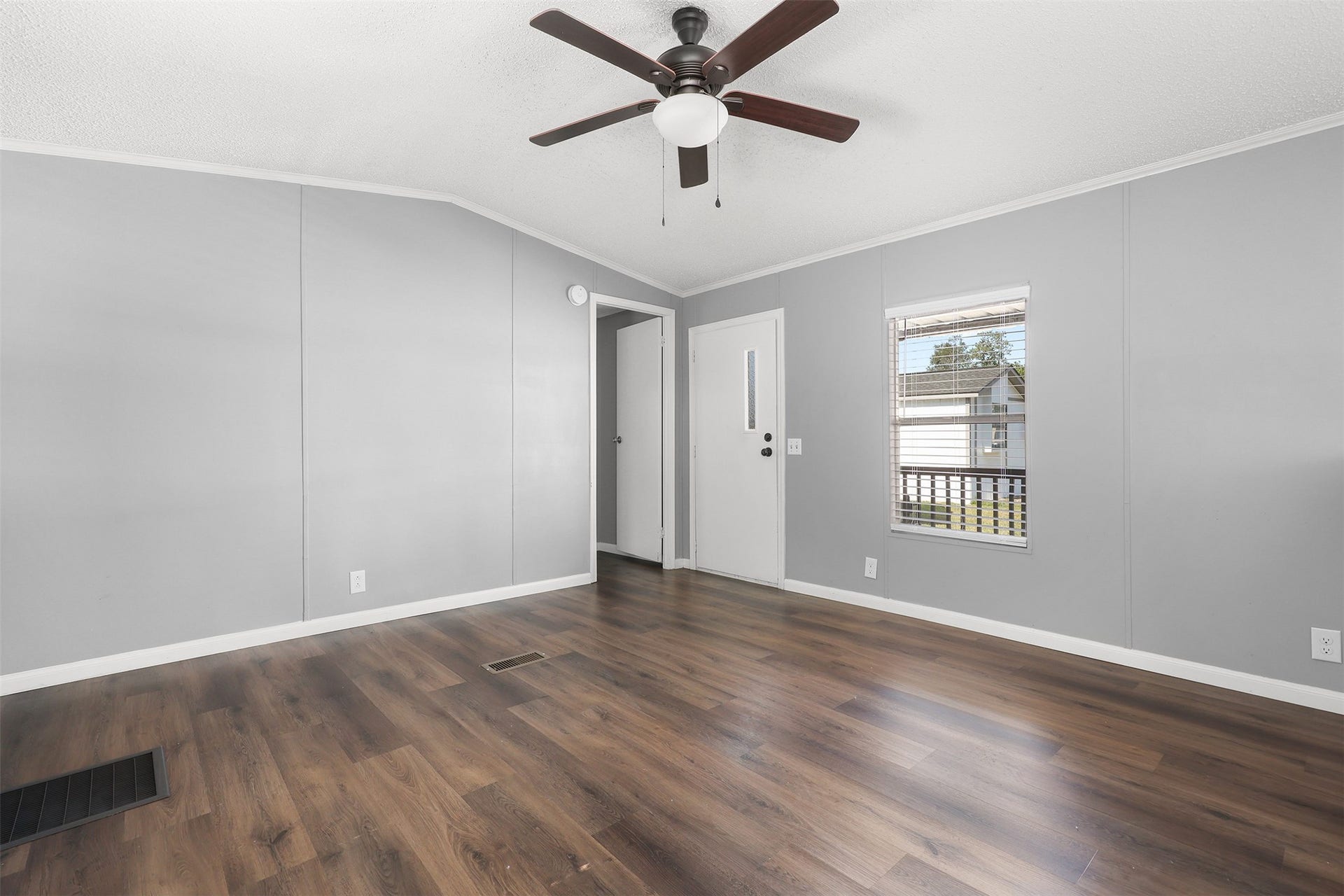 2222 N Austin Avenue, #5, Pearland, TX 77581 2222 N Austin Avenue, #5, Pearland, TX 77581