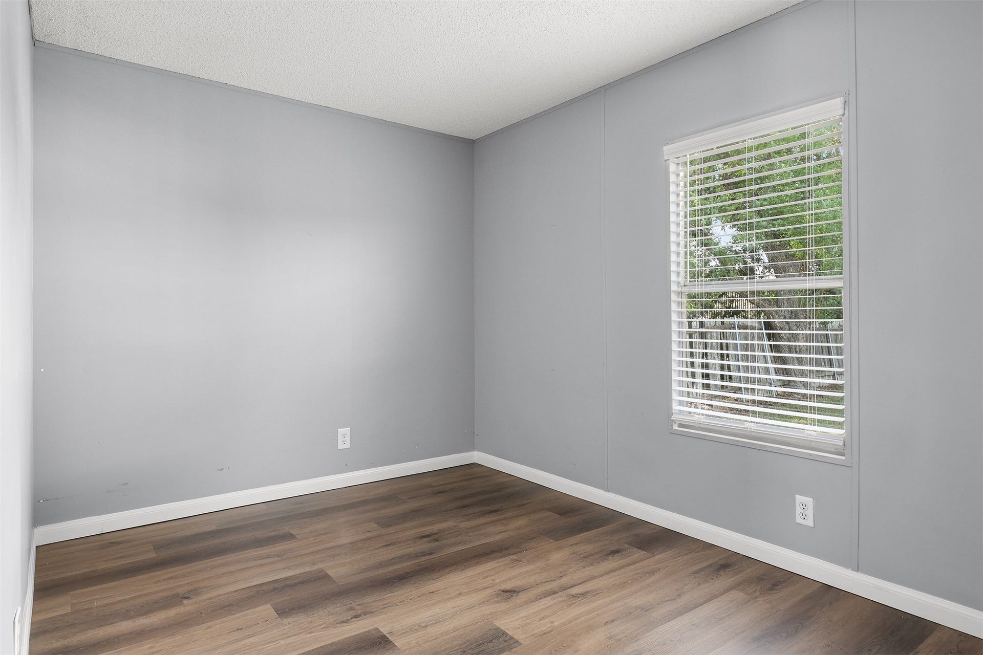2222 N Austin Avenue, #5, Pearland, TX 77581 2222 N Austin Avenue, #5, Pearland, TX 77581