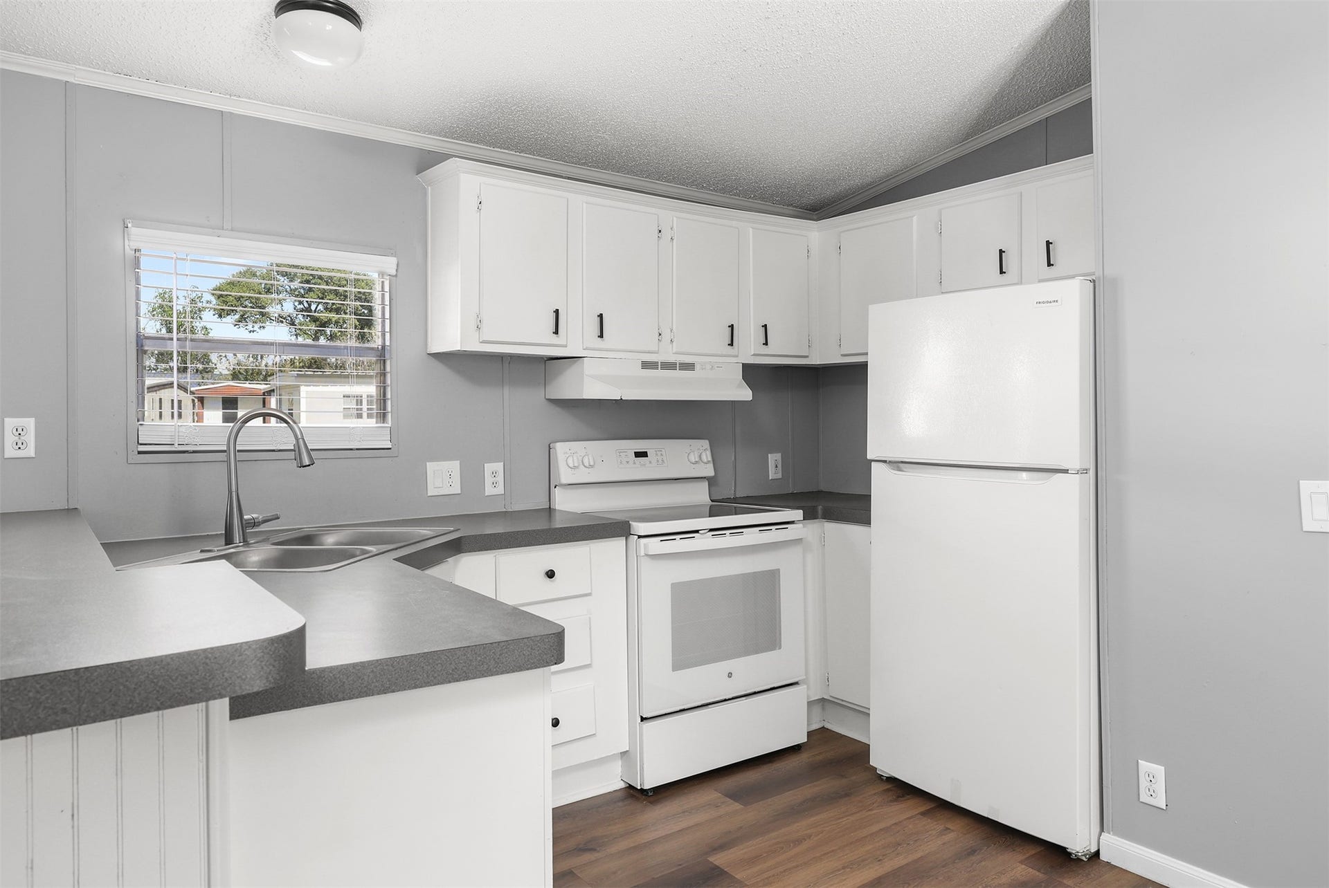 2222 N Austin Avenue, #5, Pearland, TX 77581 2222 N Austin Avenue, #5, Pearland, TX 77581