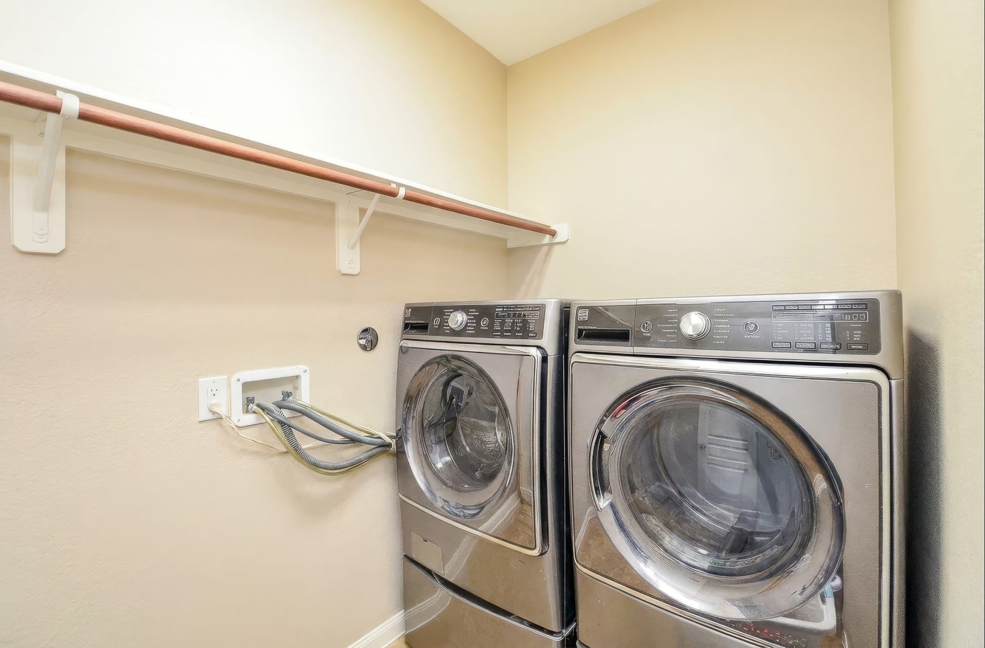 19802 Mulberry Pine Lane, Cypress, TX 77429 The laundry room is large and versatile.