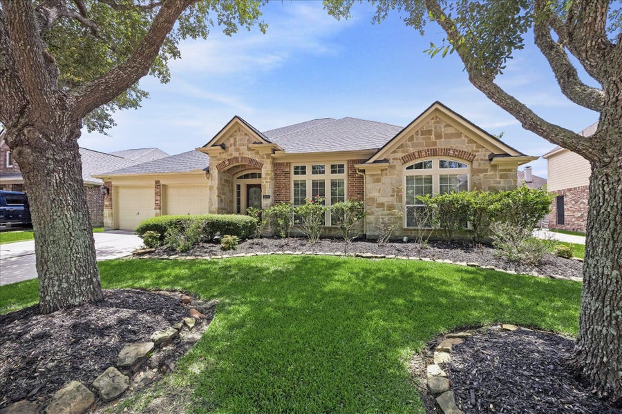 Property photo for 2504 Ivy Stone Lane, Friendswood, TX