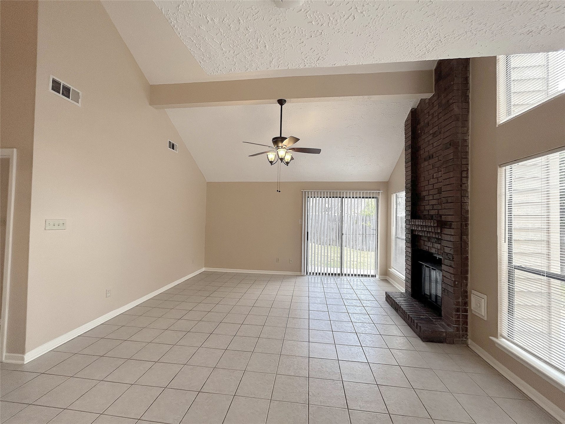 7703 Valera Lane, Houston, TX 77083 Living area