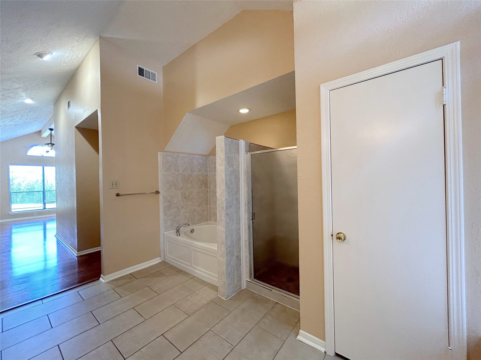 7703 Valera Lane, Houston, TX 77083 Primary bath
