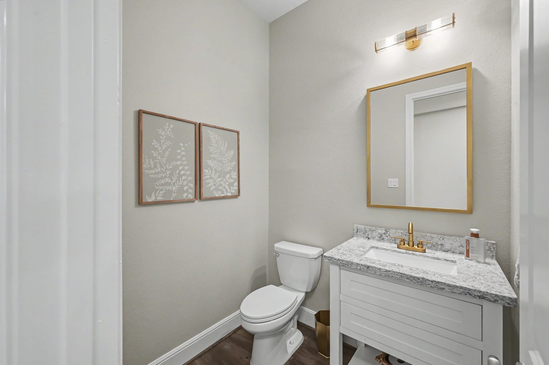 35 W Sawyer Ridge Drive, The Woodlands, TX 77389 35 W Sawyer Ridge Drive, The Woodlands, TX 77389