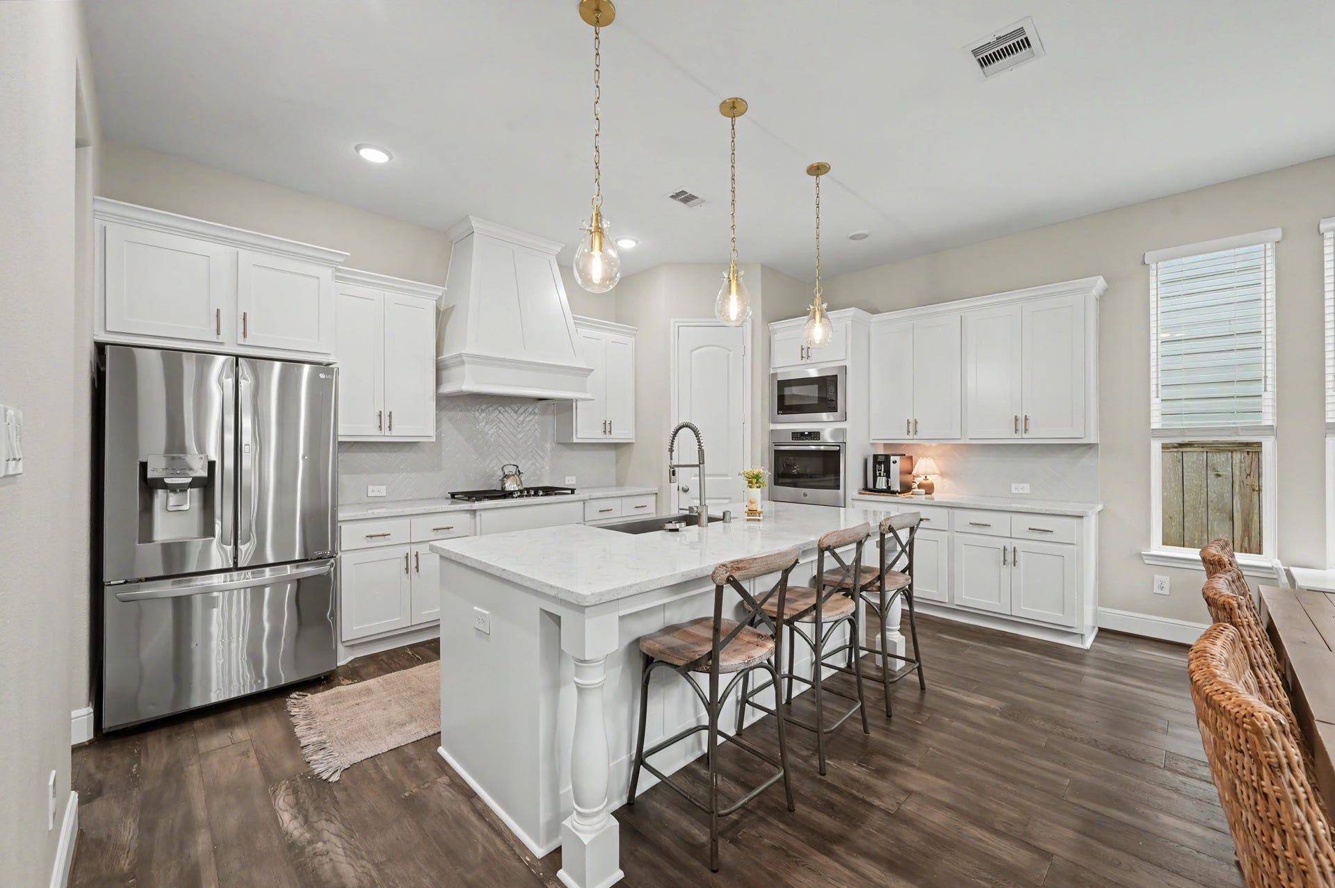 35 W Sawyer Ridge Drive, The Woodlands, TX 77389 35 W Sawyer Ridge Drive, The Woodlands, TX 77389