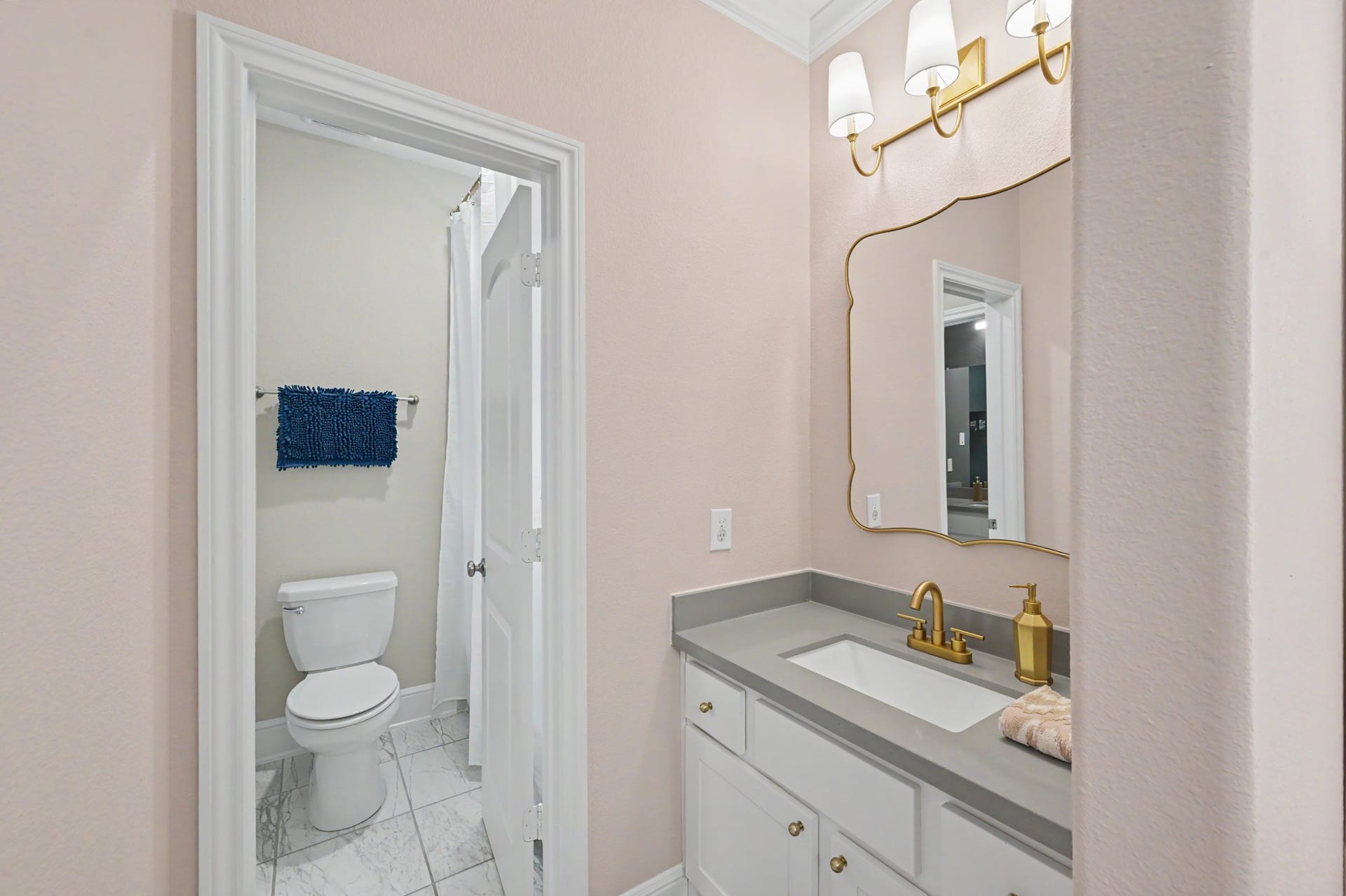 35 W Sawyer Ridge Drive, The Woodlands, TX 77389 35 W Sawyer Ridge Drive, The Woodlands, TX 77389
