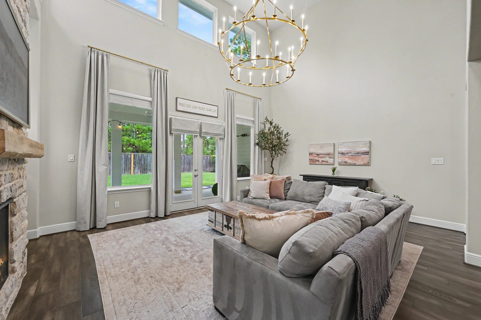 35 W Sawyer Ridge Drive, The Woodlands, TX 77389 35 W Sawyer Ridge Drive, The Woodlands, TX 77389