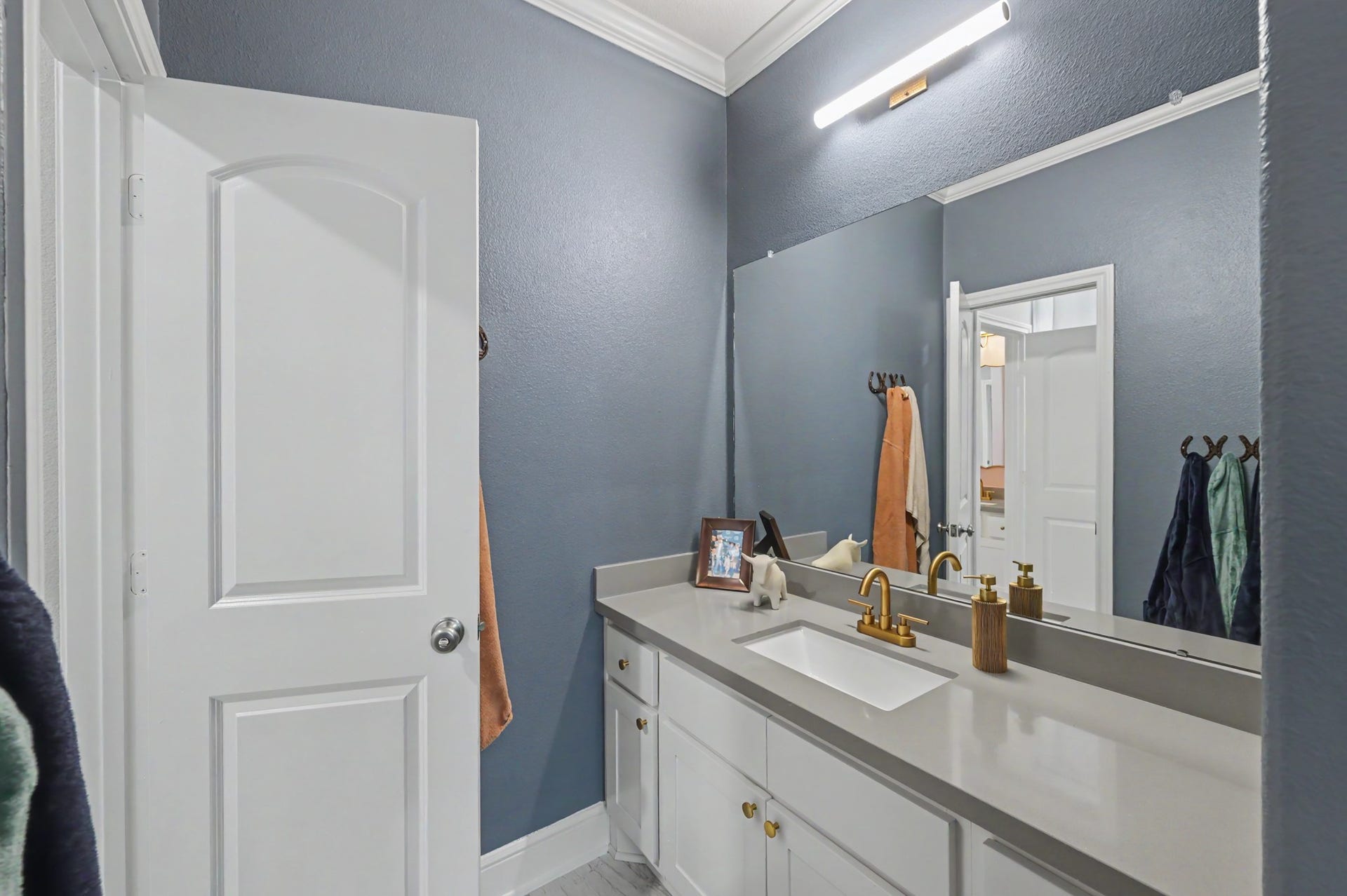 35 W Sawyer Ridge Drive, The Woodlands, TX 77389 35 W Sawyer Ridge Drive, The Woodlands, TX 77389