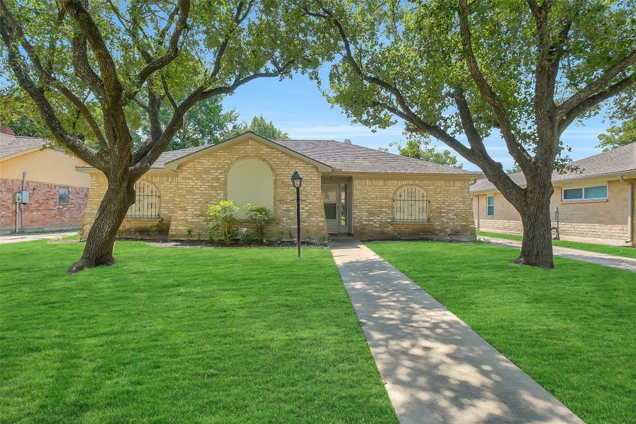 Property photo for 11715 Brighton Lane, Meadows Place, TX