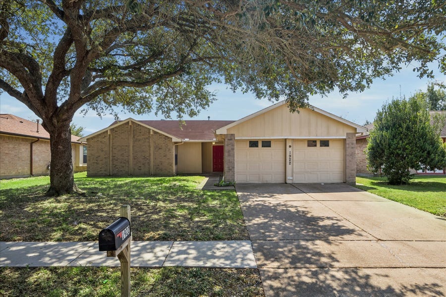 Property photo for 1922 Summer Place Drive, Missouri City, TX