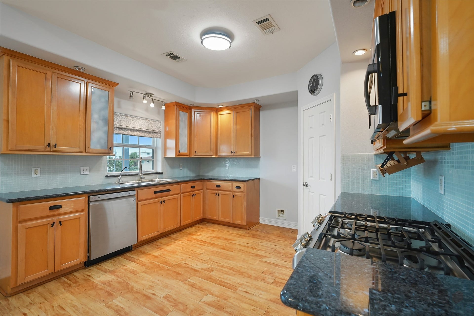 Kitchen - view 2