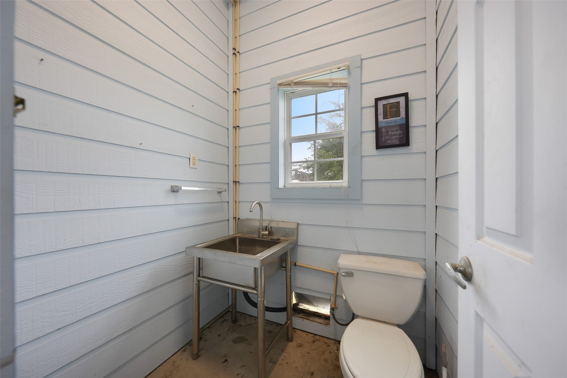 Ground Floor half bath